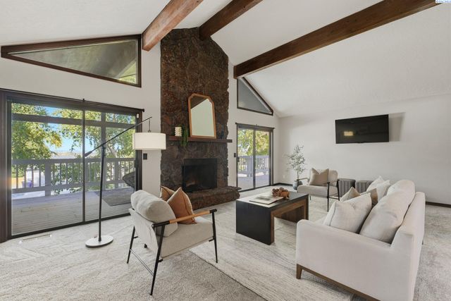 1125 Hills West Way, Richland, WA 99352