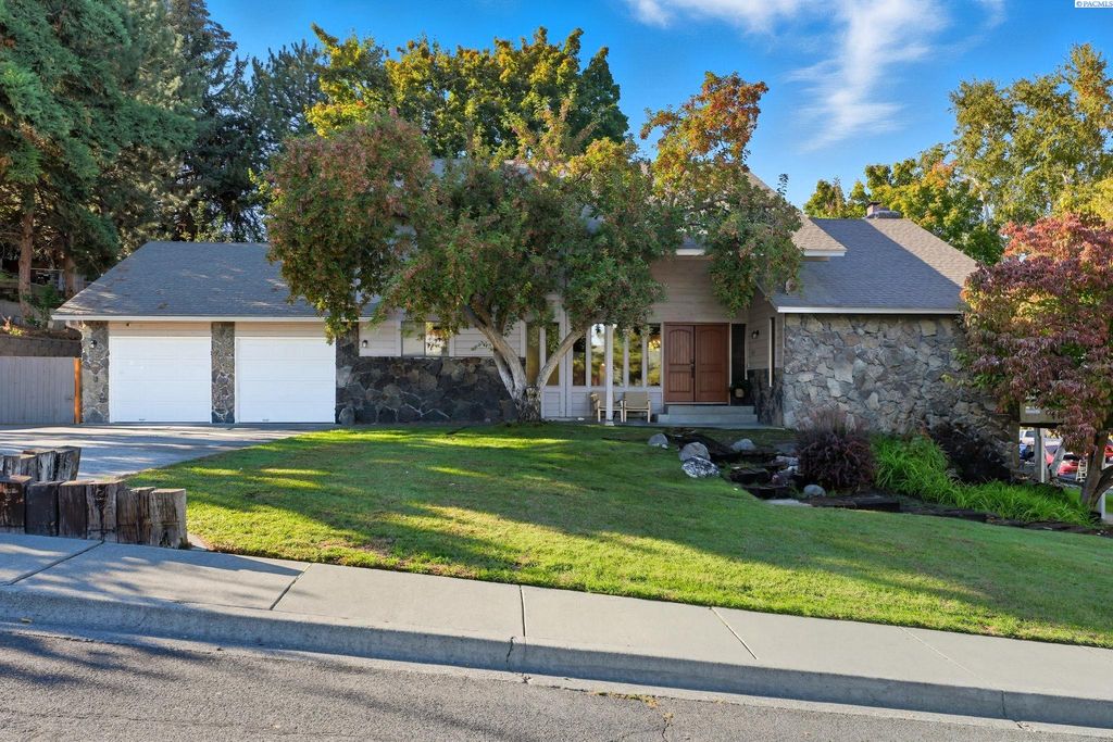 1125 Hills West Way, Richland, WA 99352