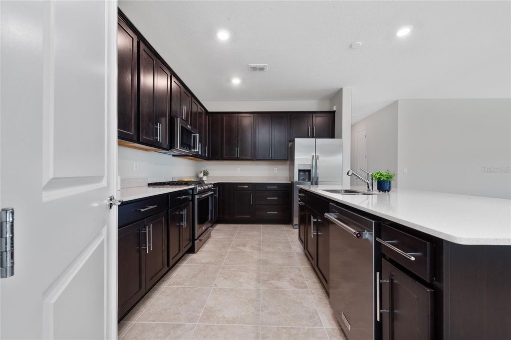 Image 13 of property listing at 13270 PANAMA BEACH COURT, Orlando, FL 32827