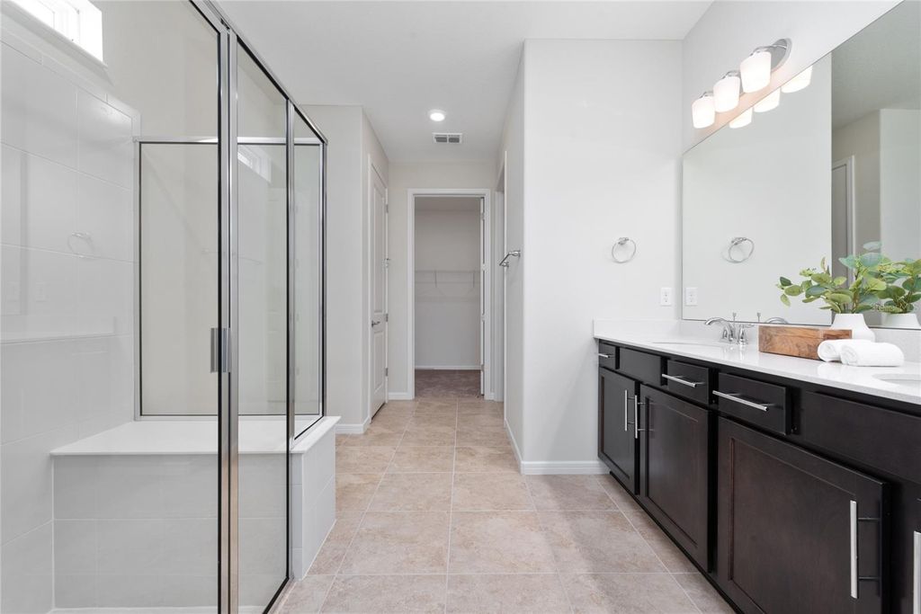Image 19 of property listing at 13270 PANAMA BEACH COURT, Orlando, FL 32827