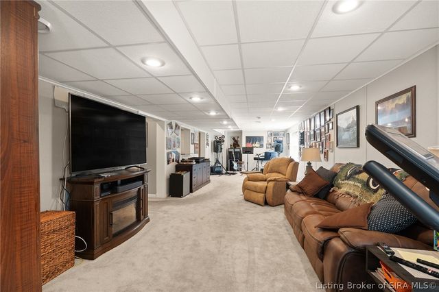 3130 Periwinkle Way, New Albany, IN 47150