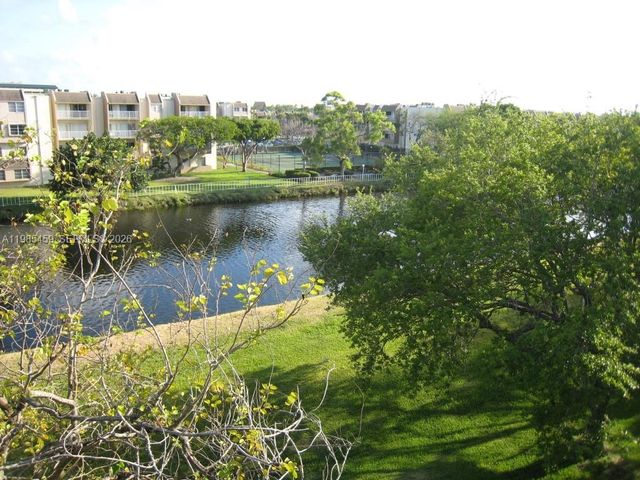 7800 CAMINO REAL H-412, Miami, FL 33143