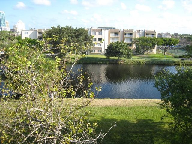 7800 CAMINO REAL H-412, Miami, FL 33143