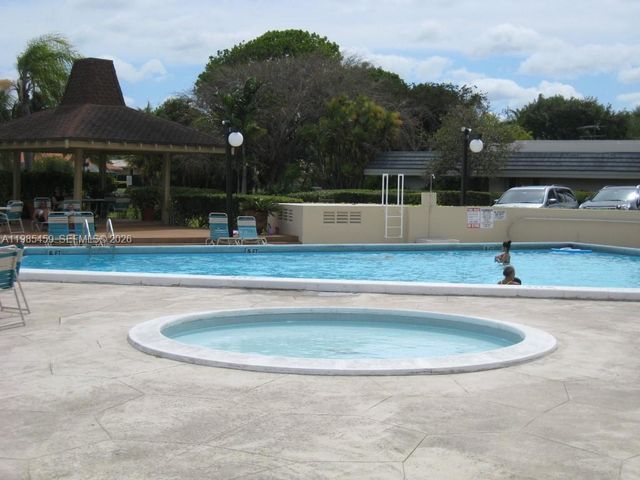 7800 CAMINO REAL H-412, Miami, FL 33143