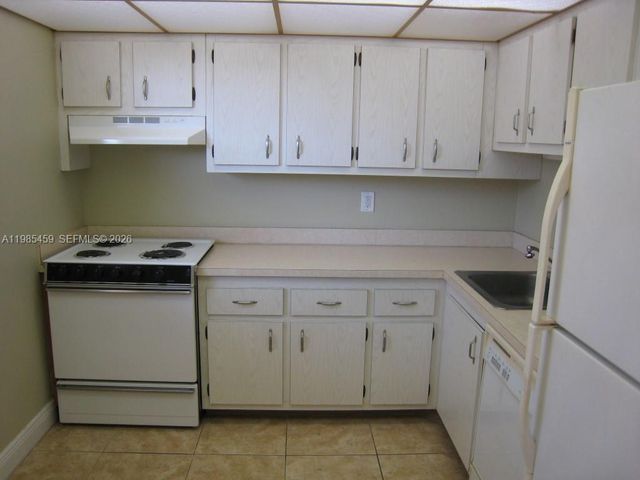 7800 CAMINO REAL H-412, Miami, FL 33143