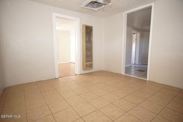 7161 Dale Road 3, El Paso, TX 79915