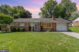 1556 LAMBETH RD, Lancaster, PA 17601