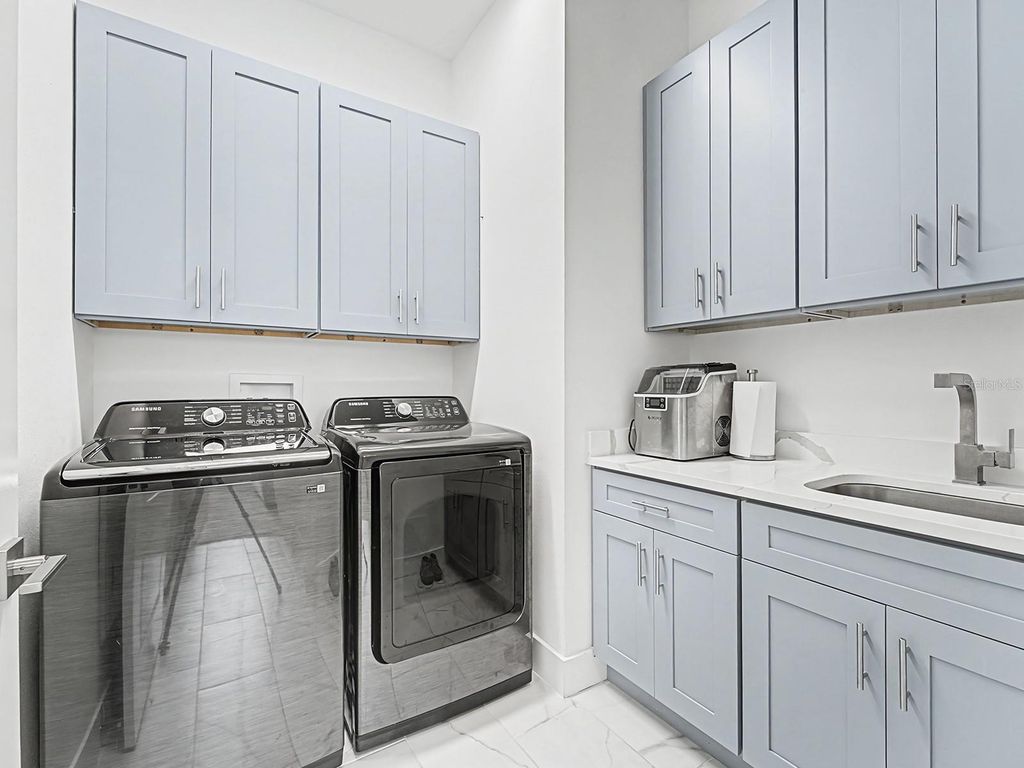 Image 8 of property listing at 10537 TORCHWOOD SEA WAY, San Antonio, FL 33576