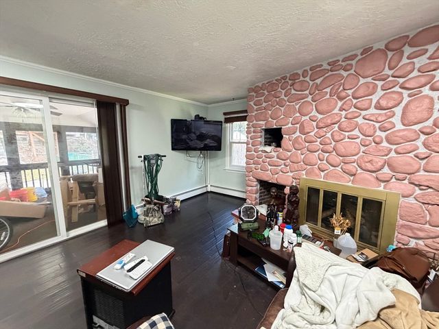 95 Jewett St, Pepperell, MA 01463