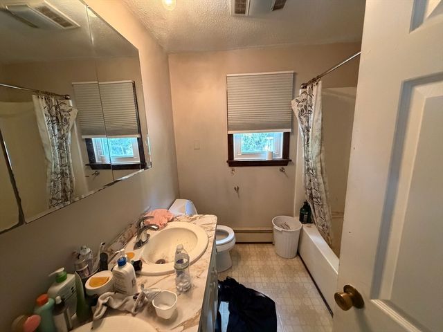 95 Jewett St, Pepperell, MA 01463