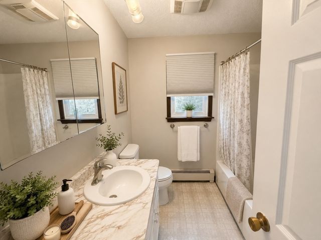 95 Jewett St, Pepperell, MA 01463