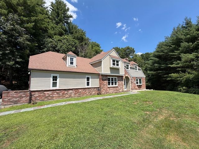 95 Jewett St, Pepperell, MA 01463