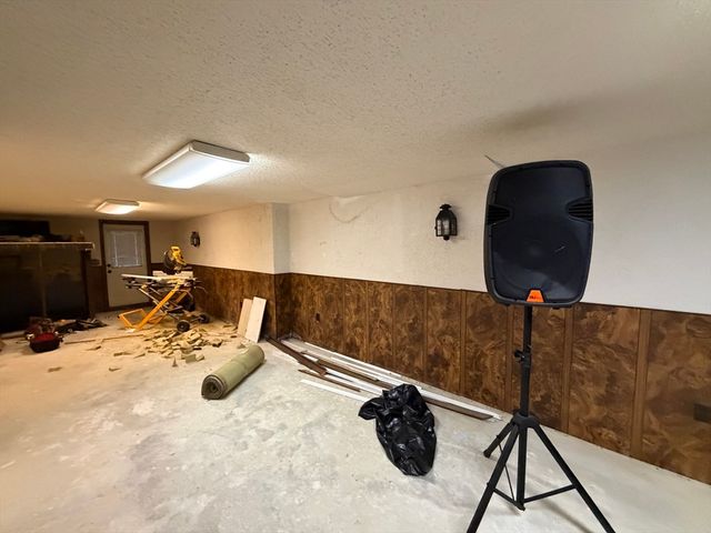 95 Jewett St, Pepperell, MA 01463
