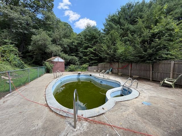 95 Jewett St, Pepperell, MA 01463