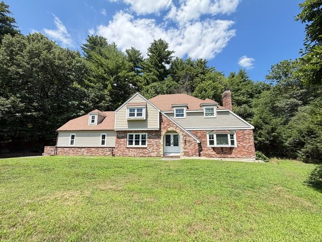 95 Jewett St, Pepperell, MA 01463
