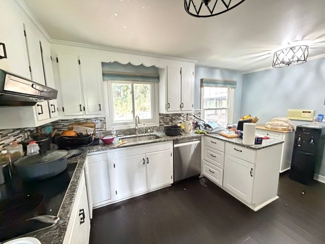 95 Jewett St, Pepperell, MA 01463