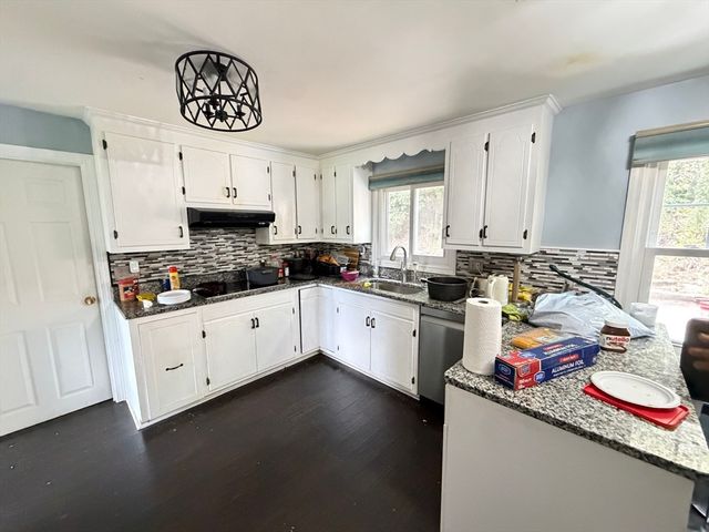 95 Jewett St, Pepperell, MA 01463