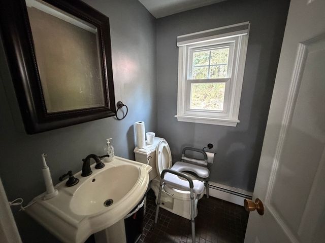 95 Jewett St, Pepperell, MA 01463