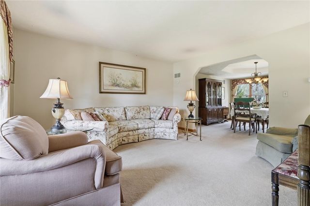 103 Seminole Trl, Center Twp, PA 16001