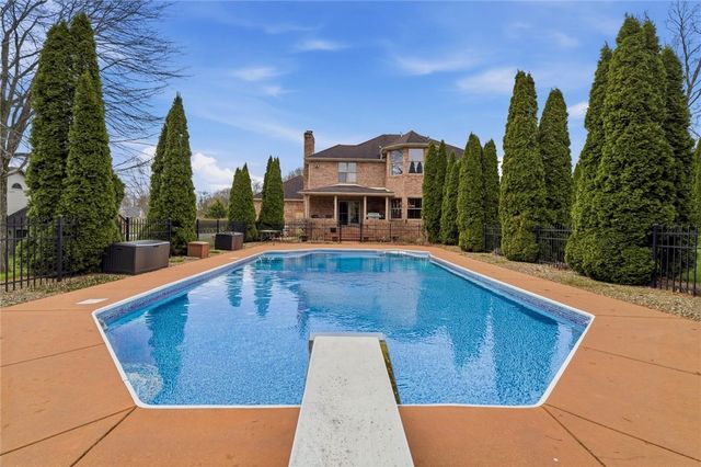 103 Seminole Trl, Center Twp, PA 16001