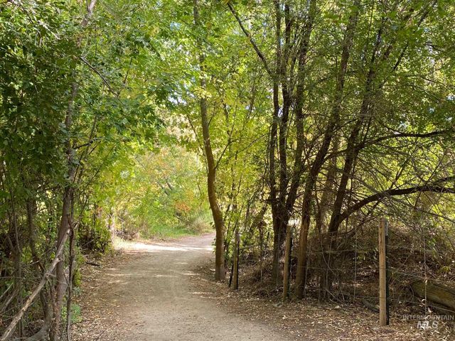 1331 E Lone Creek Dr., Eagle, ID 83616