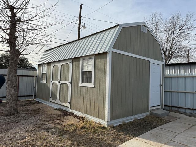 312 SW 7th St, Andrews, TX 79714