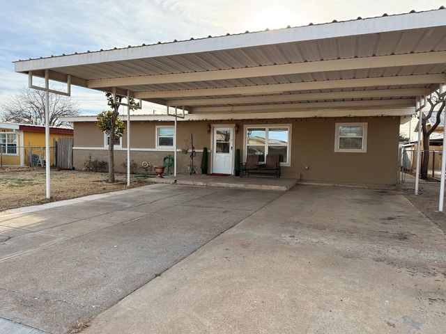 312 SW 7th St, Andrews, TX 79714