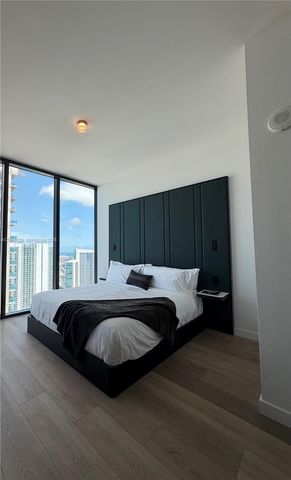 20 NE 11th st 5305, Miami, FL 33132