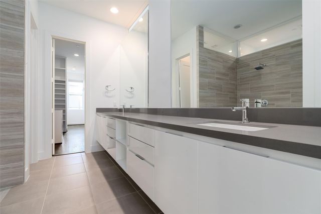 5857 E Post Oak Lane, Houston, TX 77055