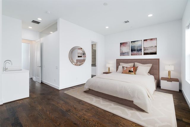 5857 E Post Oak Lane, Houston, TX 77055