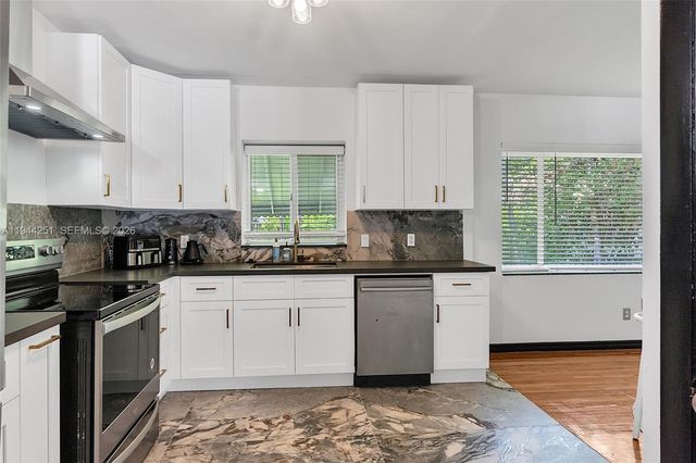 660 NE 121st St, Biscayne Park, FL 33161