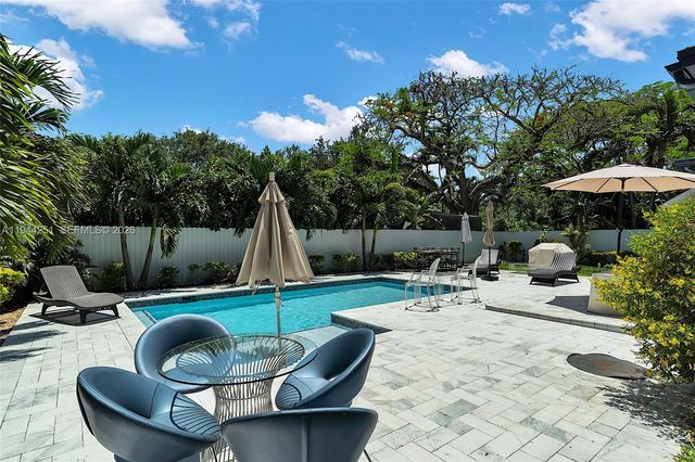 660 NE 121st St, Biscayne Park, FL 33161