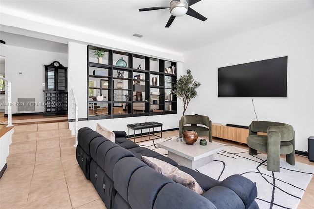 660 NE 121st St, Biscayne Park, FL 33161