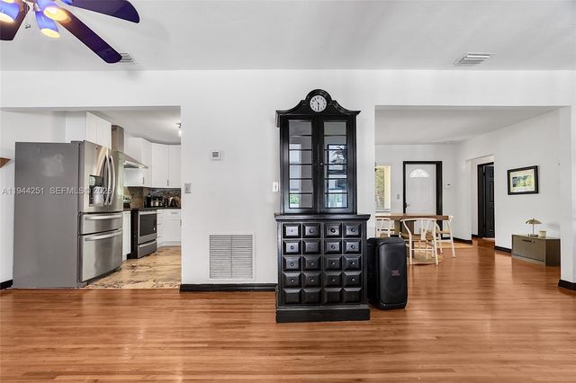 660 NE 121st St, Biscayne Park, FL 33161