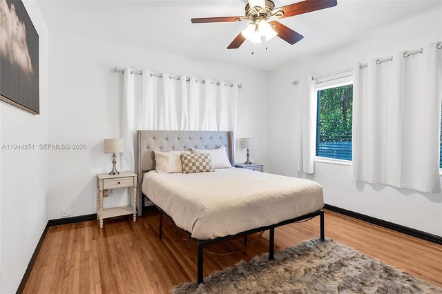 660 NE 121st St, Biscayne Park, FL 33161