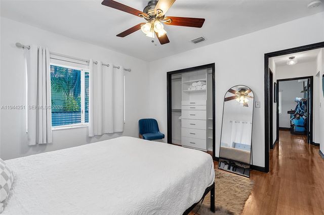 660 NE 121st St, Biscayne Park, FL 33161