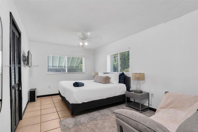 660 NE 121st St, Biscayne Park, FL 33161