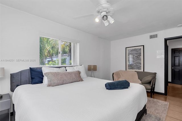 660 NE 121st St, Biscayne Park, FL 33161