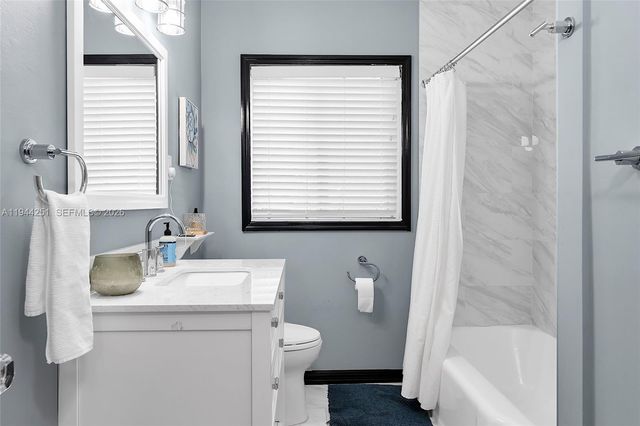 660 NE 121st St, Biscayne Park, FL 33161