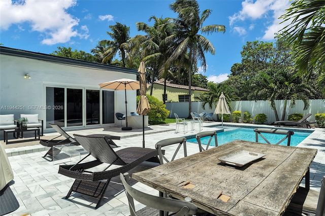 660 NE 121st St, Biscayne Park, FL 33161