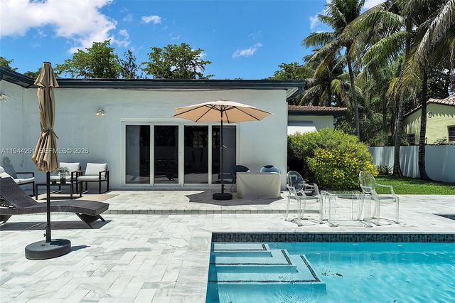 660 NE 121st St, Biscayne Park, FL 33161