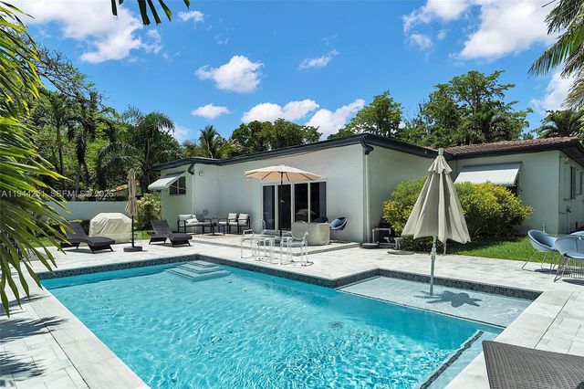 660 NE 121st St, Biscayne Park, FL 33161