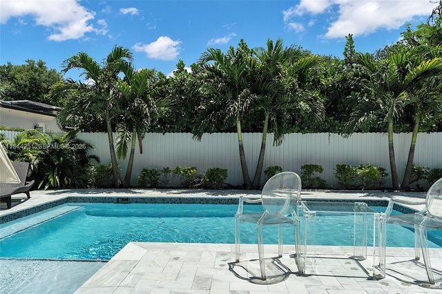 660 NE 121st St, Biscayne Park, FL 33161