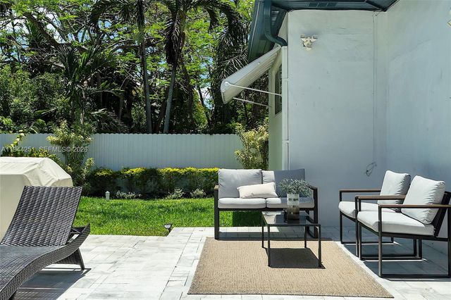 660 NE 121st St, Biscayne Park, FL 33161