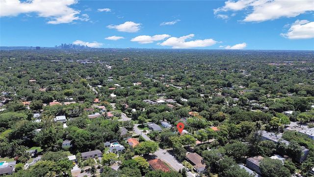 660 NE 121st St, Biscayne Park, FL 33161