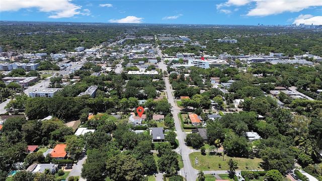 660 NE 121st St, Biscayne Park, FL 33161