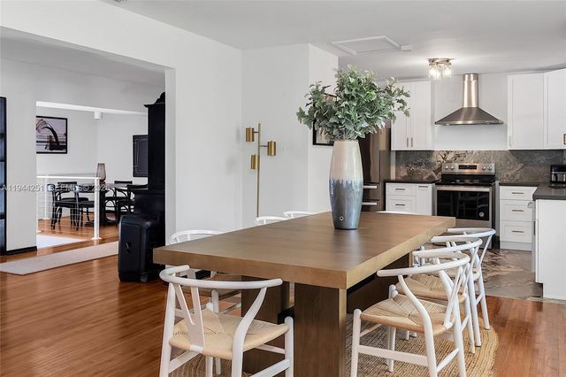 660 NE 121st St, Biscayne Park, FL 33161