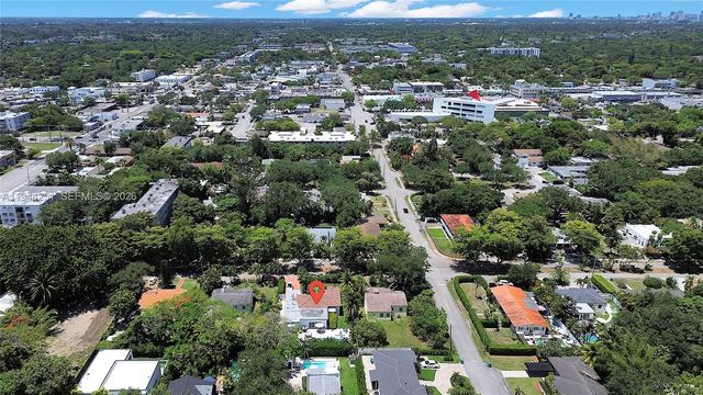 660 NE 121st St, Biscayne Park, FL 33161