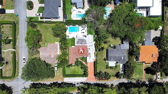 660 NE 121st St, Biscayne Park, FL 33161