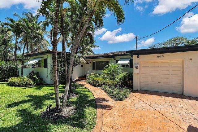 660 NE 121st St, Biscayne Park, FL 33161